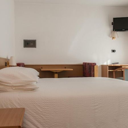 Hotel Ai Pini Vigo di Fassa Eksteriør billede