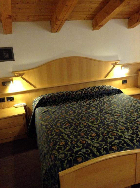 Hotel Ai Pini Vigo di Fassa Eksteriør billede