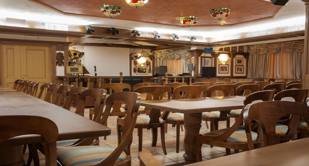 Hotel Ai Pini Vigo di Fassa Eksteriør billede
